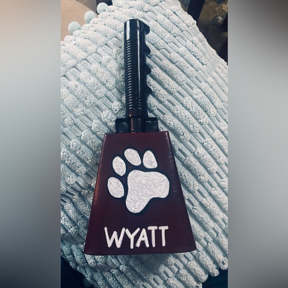 One cowbell for bulldogs fans! - Picture 5 of 7